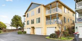 Cute, clean 2 bedroom upstairs apartment with patio. Gallery 1