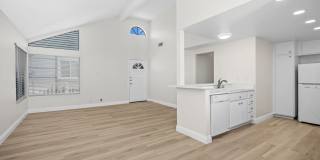 Prime Irvine Living: Bright End Unit Steps from Pool & Parks Gallery 15