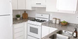 2 Bedroom Available in Victorville - Gated Complex w/ Pool, Large Spacious Apartment 2 Bedroom Available in Victorville - Gated Complex w/ Pool, Large Spacious Apartment Gallery 1