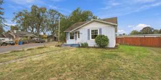 Charming 2-Bedroom Camas Home with Huge Partically Fenced Backyard & Locking Storage Shed Gallery 1