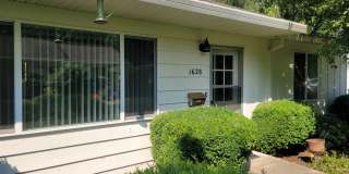 Lovely 2 Bed + 1 Bath in Forest Grove!! Near Pacific University! Gallery 1