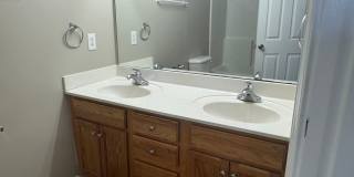 Three Bedroom in Oak Grove Gallery 16