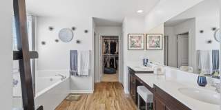Gorgeous 2 Story Home in the Gated Oak Point Community in North Hills! Gallery 19