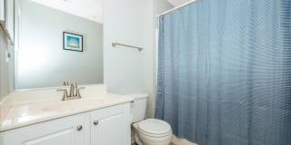 Excellent Elevator Condo for Lease Gallery 21