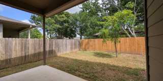3/2/2 Duplex near Hwy 46 /Fridge Included / No Carpet / Fenced Backyard / CISD *2 weeks free rent* Gallery 29