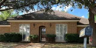 Charming 3 Bedroom Home, JULY MOVE-IN Gallery 1