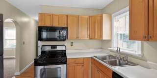 Updated Charming 2BR House in Plain Twp/Canton Gallery 9