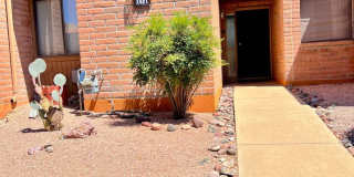 Beautiful and cozy 1BR Townhome in Green Valley Gallery 3