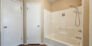 HUGE RENT REDUCTION & AVAILABLE NOW! Gallery 18