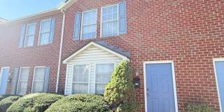 2 Bedroom 1.5 Bath Townhome In Salem City Gallery 1