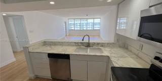 5600 Collins Avenue Gallery 12