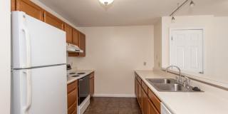 Walk to UC & UC Medical | 1BR/2BR Apartments Gallery 49