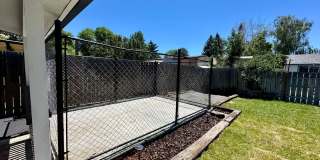Pet-Friendly 4 Bedroom Home with Fenced Yard & Air Conditioning Gallery 19