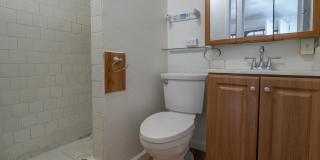 $2400 / 2 Bed / 1 Bath / 2 Parking IN KALIHI Gallery 12