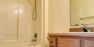 Large 3 Bedroom Apartment, Great Location! Gallery 13