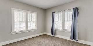 College Hill Bungalow with 1 Car Garage! Gallery 9