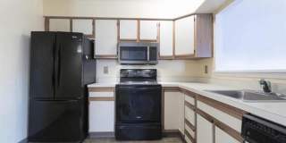 Crestwood 2 bed Condo Available September 1 Gallery 10