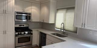 Adorable Upgraded Condo Near Downtown Gallery 3