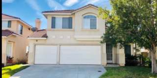Gorgeously upgraded 4 bedroom home in Hunter's Ridge Gallery 1