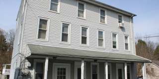 Spacious 2 Bedroom Apartment with Finished Loft Gallery 1