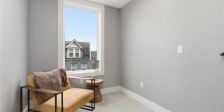 240 E Jefferson St Gallery 26