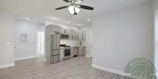 1065 W Glenlake Ave Gallery 1