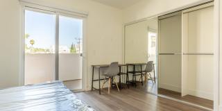 1450 S Barrington Ave Gallery 8