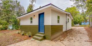 RENOVATED 4/2 in Walkable Location, Stainless Steel Appliances, & Garage/Workshop! Available NOW for $1850/month! Gallery 37