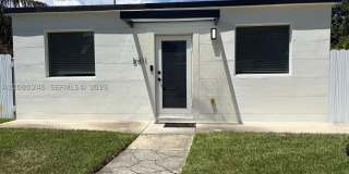 5911 SW 62nd Ter Gallery 1