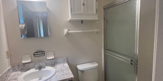 2 Bedroom 2 Bathroom Home on the Golf Course Gallery 7
