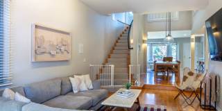 MODERN ARCHITECTURE W/ BEACH CHARM: BRIGHT & AIRY, 4BR3BA, 2-STORY HOME W/ OPEN & BRIGHT LIVING SPACE & LARGE YARD W/ DECK & JACUZZI LESS THAN A BLOCK TO LMU, CLOSE TO PARK, SHOPPING, LAX & 10 MINS TO BEACH! Gallery 10