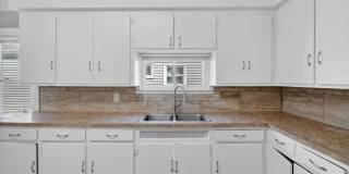 $1450 4 Bedrooms Gallery 10