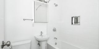 825 Pine Street Gallery 34