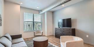 New Downtown Longmont Townhome | Office + 2BDR Gallery 11