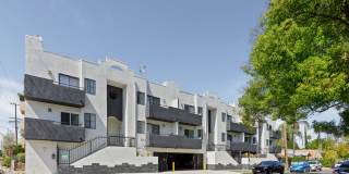 Gorgeous 2 Bed/2 bath apartment in excellent Sherman Oaks area! Gallery 3