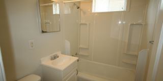 Charming 1BR duplex. Walk to 9th St. and DUKE! Gallery 8