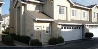 3 bedroom 2.5 bath town home with large bonus living room and 2 car garage parking Gallery 15