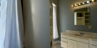 Charming 2Bed/2.5Bath in Washington Vilage - Extra Space in the Basement Gallery 20