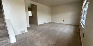 Beautiful Two Bedroom Townhouse in Plum! Equipped Kitchen, Patio & More! Call Today! Beautiful Two Bedroom Townhouse in Plum! Equipped Kitchen, Patio & More! Call Today! Gallery 4