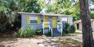 Ask about $500 move in special on this great Duplex Just South of Downtown Gallery 1