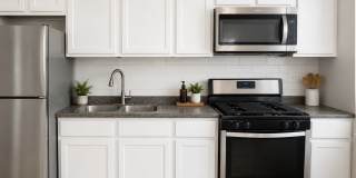 Beautifully Updated 2-Bedroom Condo with Natural Light Gallery 1