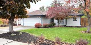 3 Bedroom Home with New Carpet & Great Backyard Gallery 1