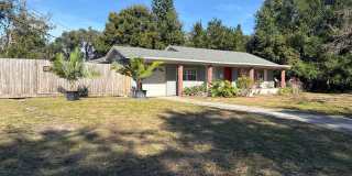 Charming 2 Bedroom Home on a Spacious Corner Lot! Gallery 1