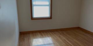 Charming 2 Bed, 1 Bath Triplex Gallery 7