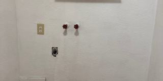 Green area 3 Bedroom 2 Bath with Garage Gallery 10