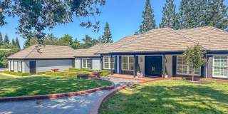 Exceptional Executive Estate With Pool and Tennis Court Gallery 1