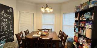 4 Bedroom Downtown Beauty! Gallery 6