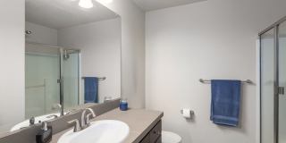 Spectacular 2 Bed | 2.5 Bath + Office/Den Townhome | Prime Hillsboro Location | Modern Living | Close to Everything Gallery 10