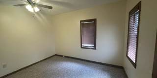 Great location in the heart of Bloomington! 5 Bedrooms Great location in the heart of Bloomington! 5 Bedrooms Gallery 24