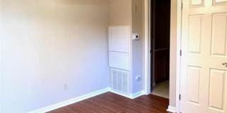 Arbor Village Condominium / Beautiful Update Unit / Refrigerator, Washer & Dryer included Gallery 15